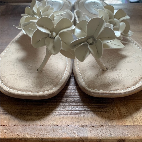 b.o.c. Cream Floral Sandals - Picture 5 of 7